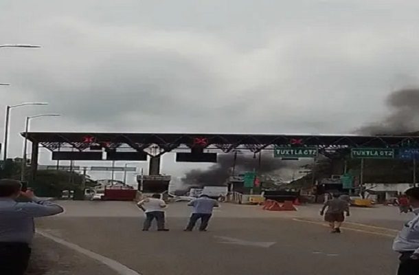 Enfrentamiento entre campesinos deja vehículos quemados en Chiapas #VIDEOS