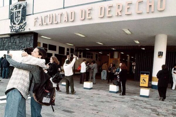 Retador y agresivo se mostró estudiante que amenazó a profesora y compañeros en la UNAM