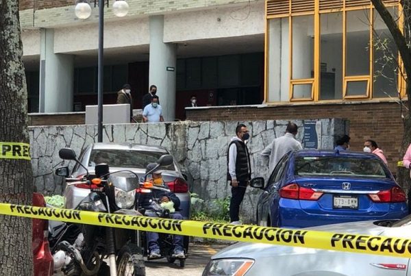 Desalojan la Facultad de Medicina de la UNAM; un alumno se habría aventado de un edificio