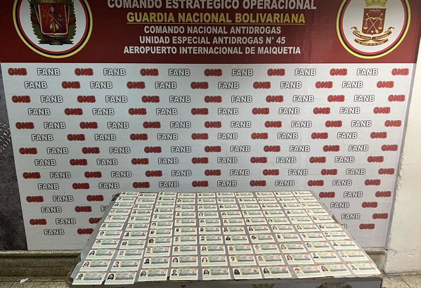 Detienen a pareja con más de 100 visas mexicanas falsas en Venezuela