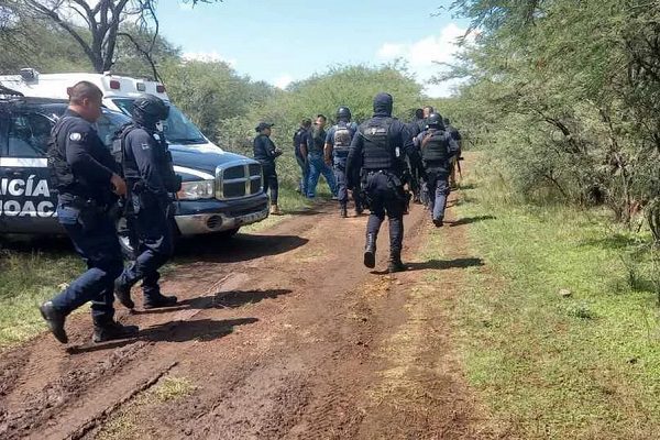 Suman 17 cuerpos en fosa clandestina en Villamar, Michoacán