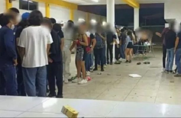 Clausuran fiesta clandestina con 180 menores en Yucatán; confiscan alcohol y drogas