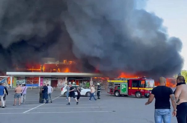Zelensky reporta ataque a centro comercial con más de mil personas dentro #VIDEO