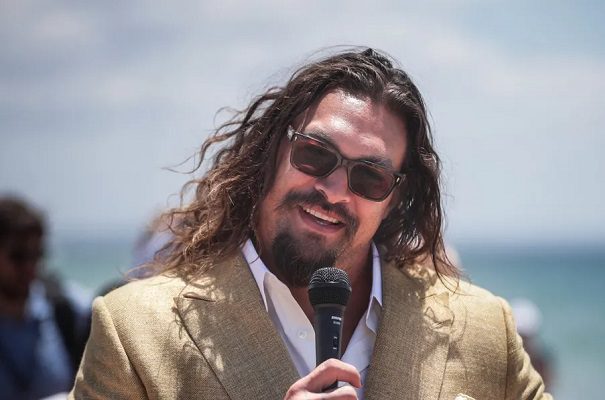 El actor Jason Momoa pide acción para preservar los océanos