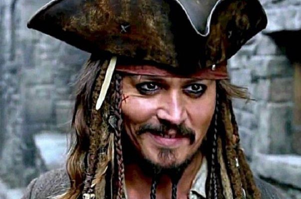 Disney le habría ofrecido un jugoso contrato a Johnny Depp para volver a “Piratas del Caribe”