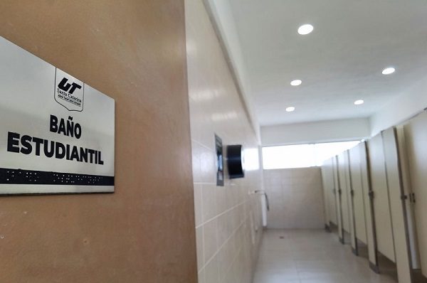 Inauguran el primer baño "sin género" en una universidad pública de Nuevo León