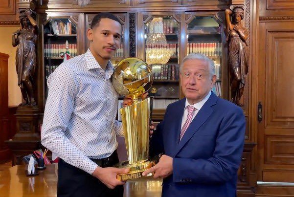 AMLO presume reunión con Juan Toscano y le agradece “en nombre de nuestro pueblo”