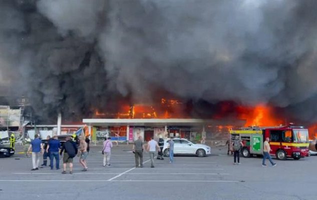 Rusia niega bombardeo en centro comercial que dejó 18 muertos en Ucrania