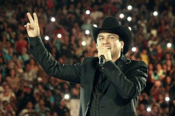 Recuperan camión con equipo musical que le robaron a Julión Álvarez