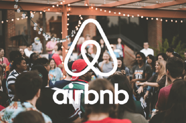 Airbnb prohíbe permanentemente las fiestas en sus alojamientos