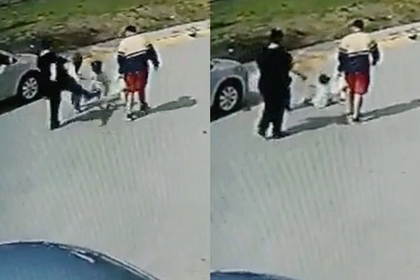 Mujer patea a niña y la tira al suelo, en Cuautitlán Izcalli #VIDEO