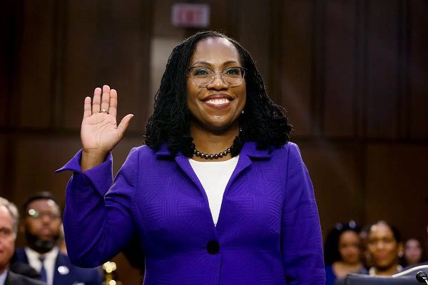 Ketanji Brown se convierte en la primer juez afroestadounidense en la Corte Suprema de EEUU