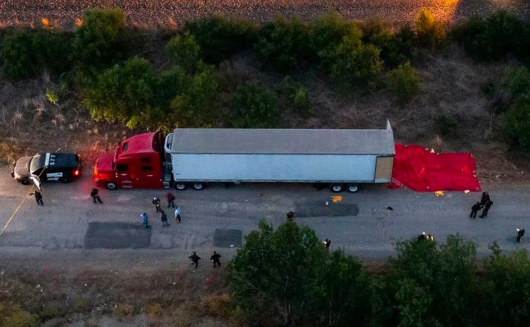 Acusan a dos mexicanos por la muerte de migrantes en un tráiler en Texas