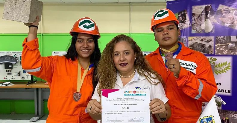 Alumnos de Conalep crean block ecológico a prueba de balas