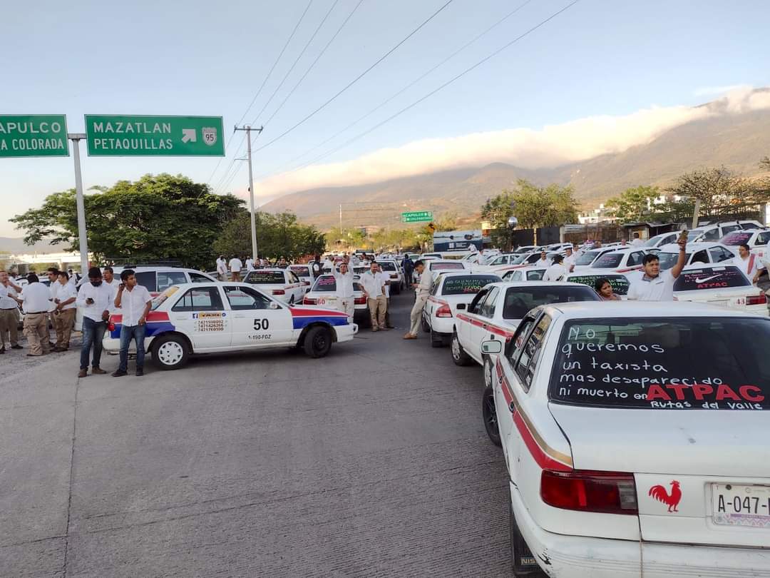 Bloqueo de transportistas en la Autopista del Sol