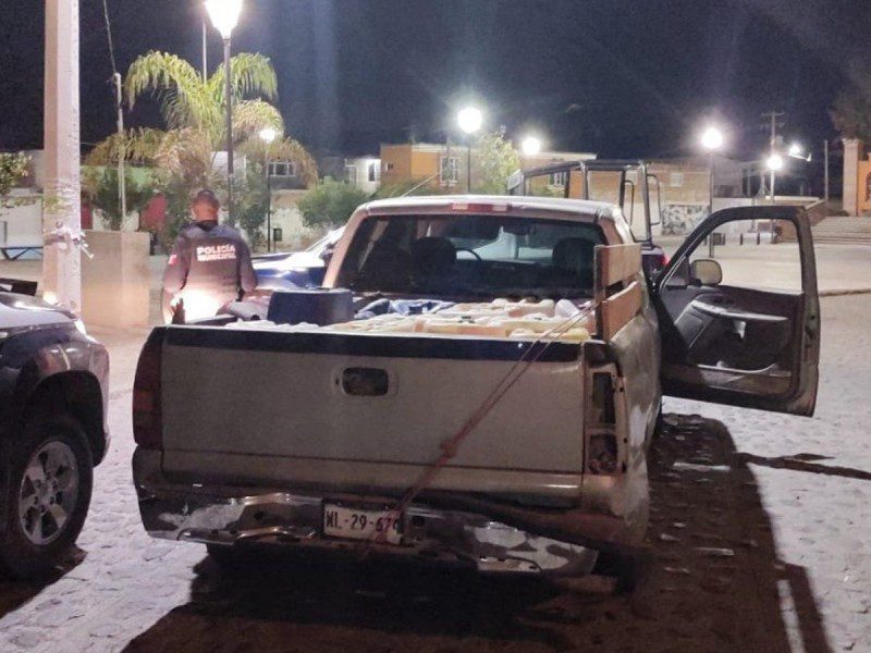 Camioneta con 23 garrafas de huachicol en Querétaro