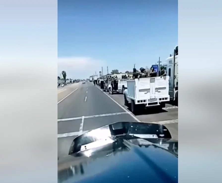 Convoy de hombres armados en la México-Nogales