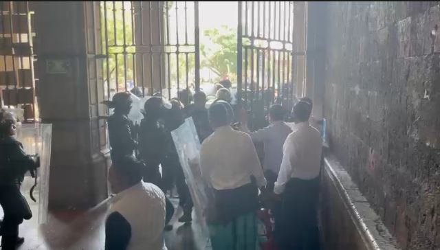 Enfrentamiento entre policías y habitantes de Xoxocotla