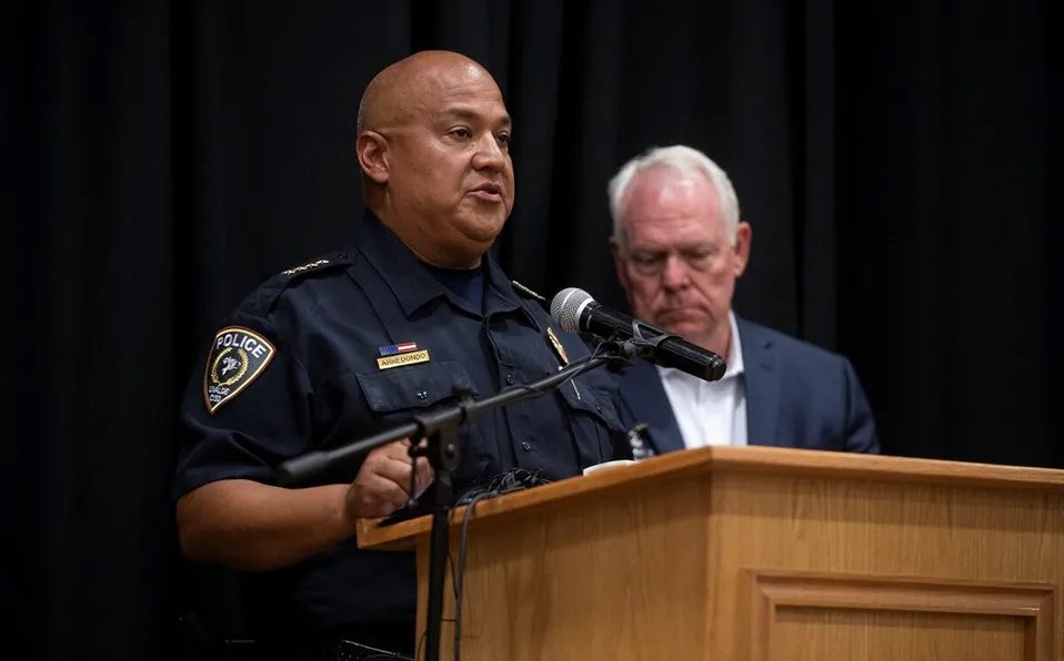 Jefe de la policía de Uvalde, Texas, suspendido tras la masacre en una primaria
