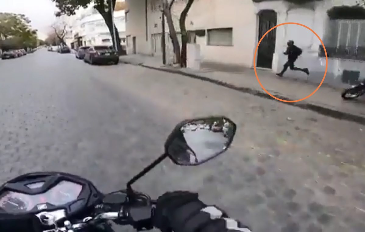 Motociclista y youtuber persigue a ladrón