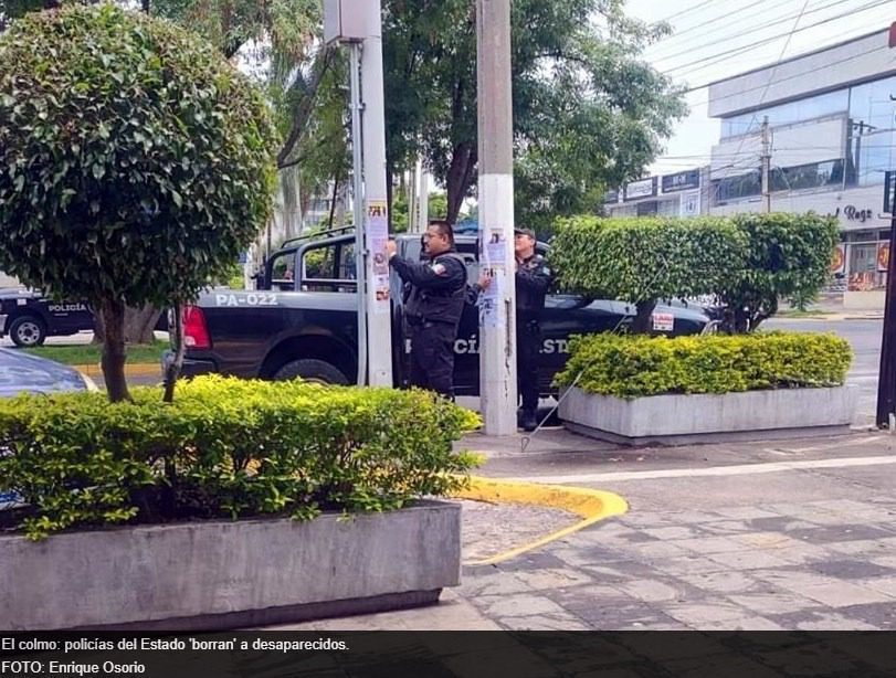 Policías de Guadalajara retiran fichas de desaparecidos