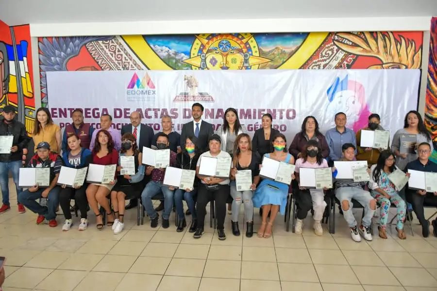 Primeras actas de nacimiento por cambio de género en Neza