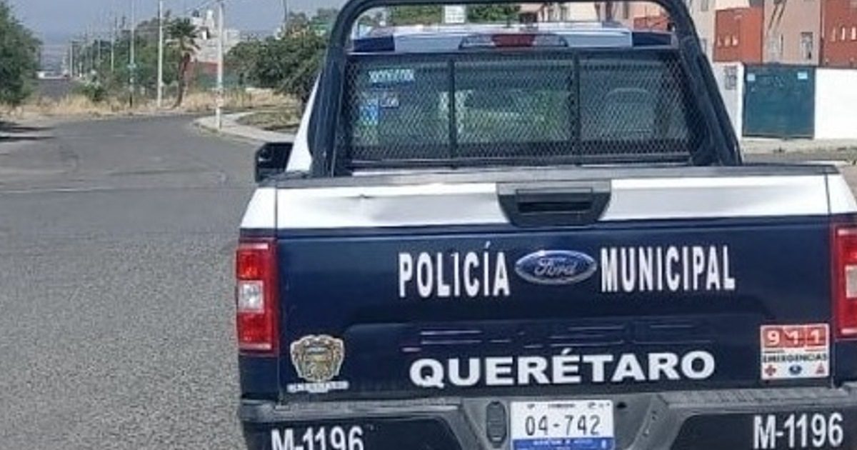 Sujeto prende fuego a auto en Querétaro por no quererse anexar