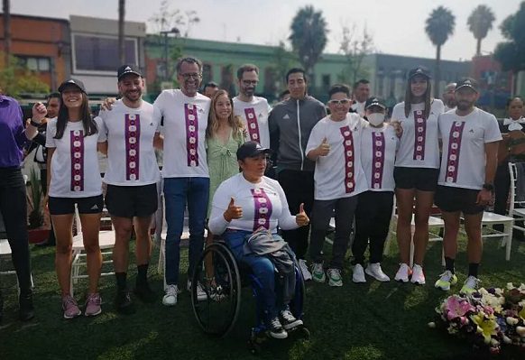 Presentan la temática, playera y medalla del Medio Maratón de la CDMX