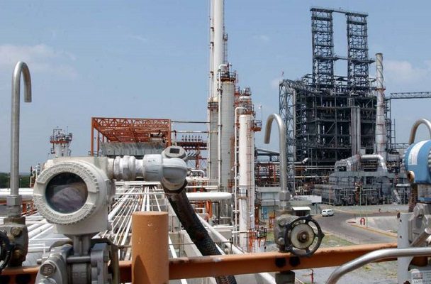 Pemex firma acuerdo para construir nueva coquizadora en Salina Cruz
