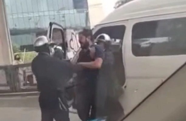 Denuncian abuso policial contra chofer en Periférico Norte #VIDEO