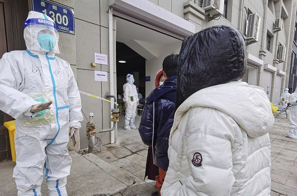 ¿Otra vez? China reordena confinamientos ante brotes de Covid-19