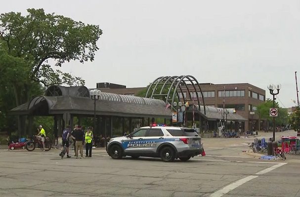 Habría al menos 5 muertos tras tiroteo en desfile por el Día de la Independencia en Chicago