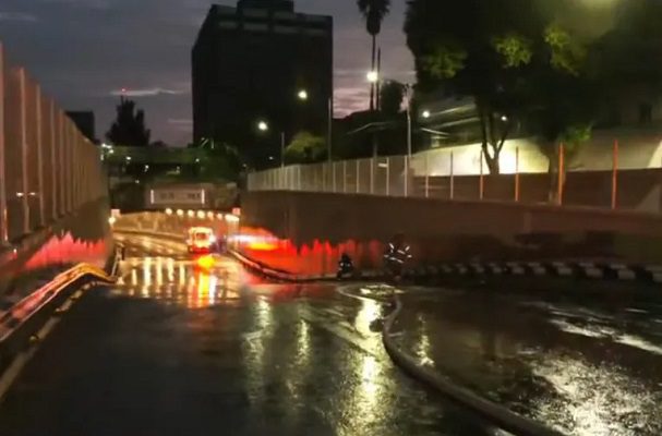 Cierran Calz. San Antonio Abad por carambola de 18 autos