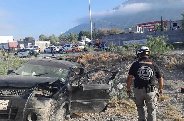 Mueren dos niños luego de que conductora intentó ganarle el paso a tren, en NL