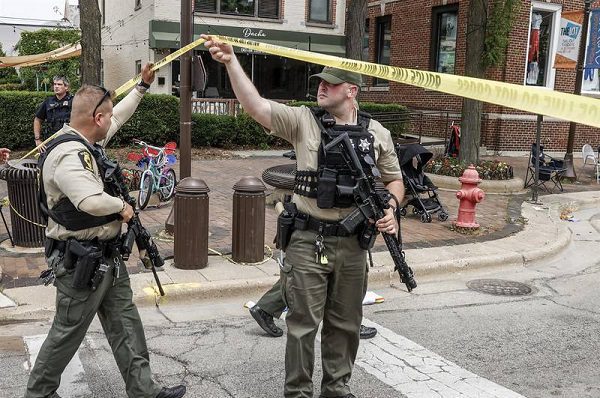 Sube a 7 el número de muertos por tiroteo en desfile de Chicago