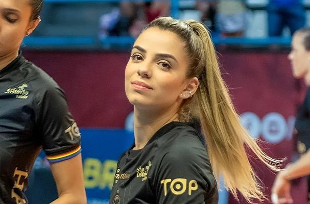 Jugadora brasileña de voleibol revela que gana más en OnlyFans que en deporte