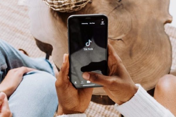 Senadores de EE.UU. piden investigar a TikTok por espionaje