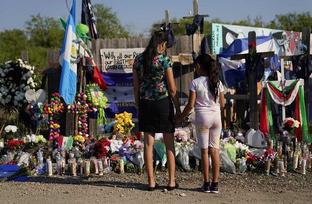 SRE alista repatriación de migrantes mexicanos fallecidos en tráiler en Texas