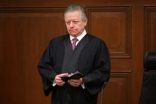 Záldivar presenta ante Congreso iniciativa para castigar el feminicidio