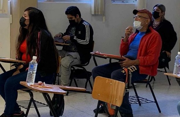 Abuelito de 65 años se vuelve viral por presentar examen de ingreso a universidad en SLP