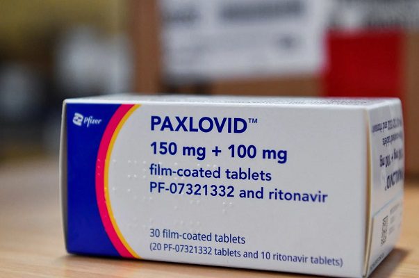 Estados Unidos autoriza a farmacias recetar píldora anticovid de Pfizer