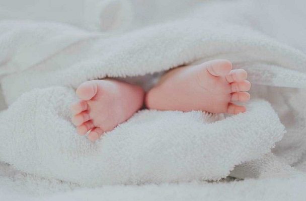 Abandonan un feto en baños de una gasolinería en Toluca