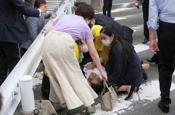 Muere Shinzo Abe, exprimer ministro de Japón, tras recibir un disparo durante discurso