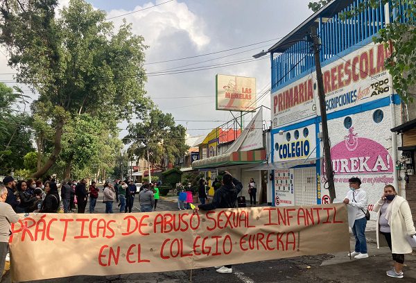 Padres denuncian a maestro por abuso sexual a 8 menores en colegio en Tlalnepantla