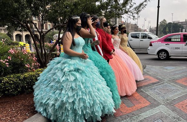 Festejan sus XV años con sus madres recluidas en Santa Martha Acatitla