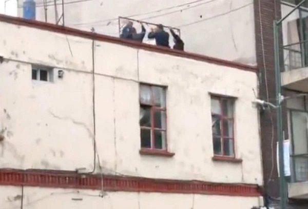 Localizan cuerpo de niña de 12 años en azotea de edificio de la colonia Obrera