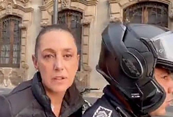 Sheinbaum se sube a moto para supervisar vías alternas por cierre de la Línea 1