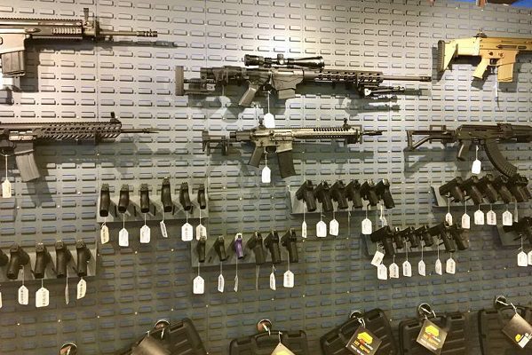 Biden reitera llamado a prohibir fusiles de asalto