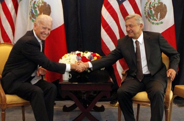 Bob Menéndez, senador e EU, insta a Biden a "recalibrar" la relación con México