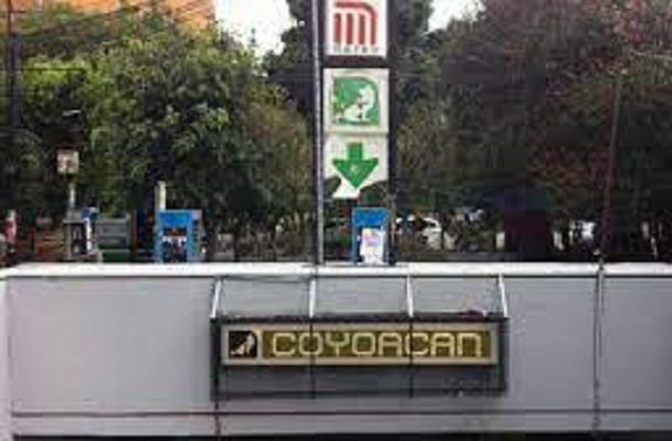 Rescatan a persona que cayó a vías del Metro Coyoacán